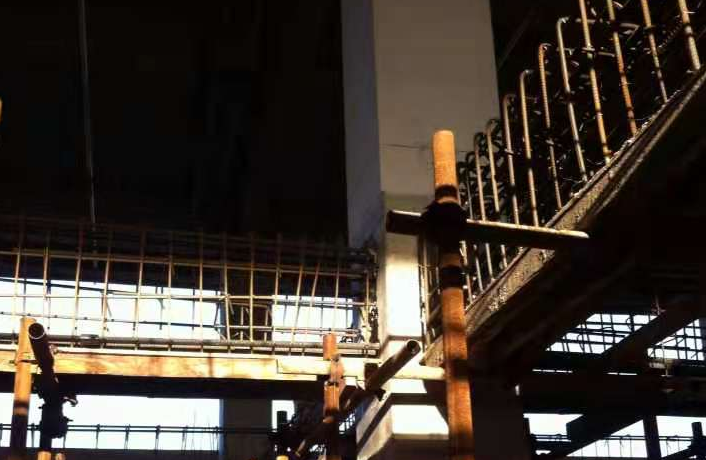 克拉玛依一厂房梁柱截面加大施工